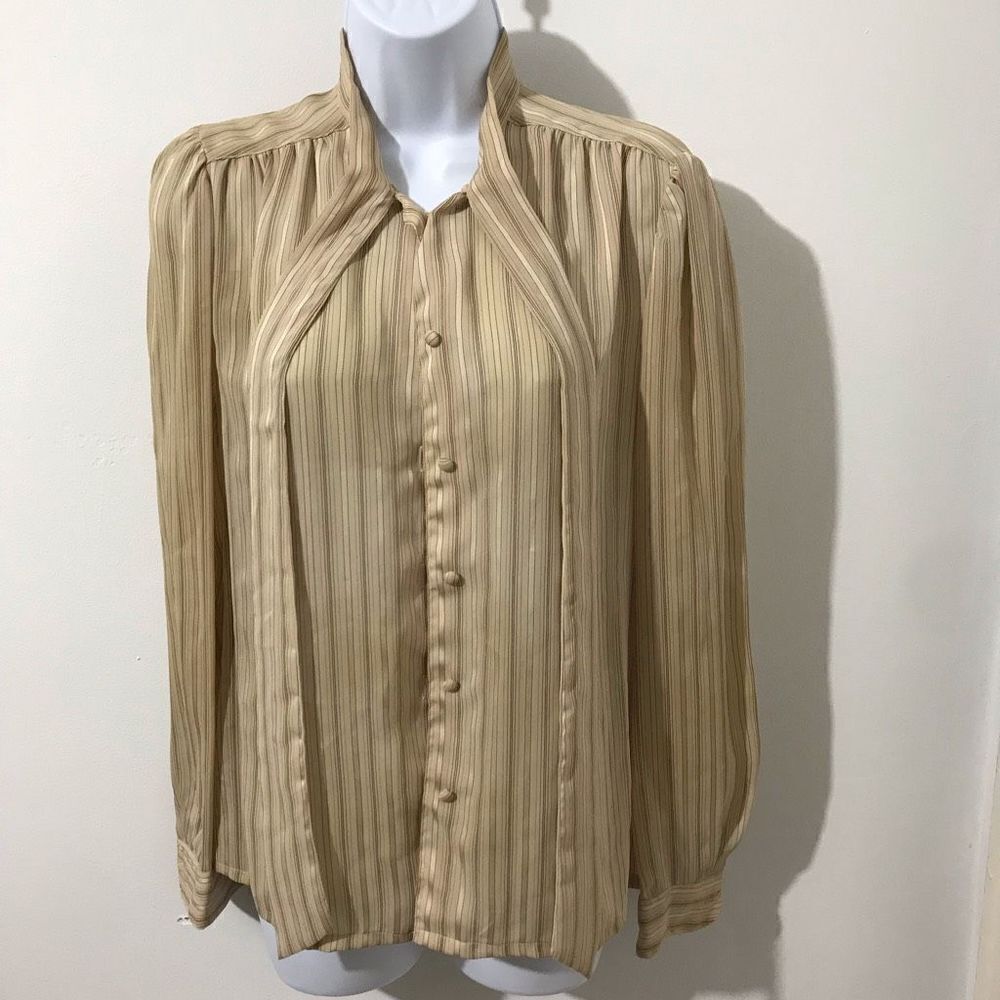 Nicola blouse size 10………S12